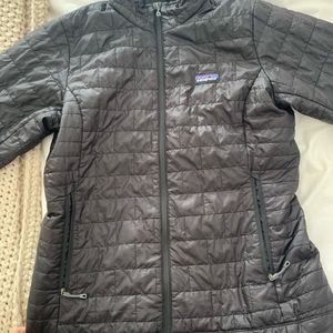 Execellent condition! Size large Women’s Patagonia jacket.